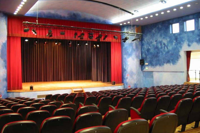 Teatro Comunale di Sandrà - Installazione illuminazione, diffusione sonora e regia.